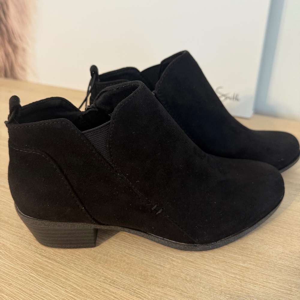 NWT Women's Arizona Booties